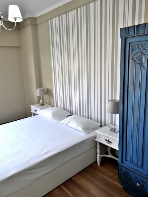 Wallis Guest House VI