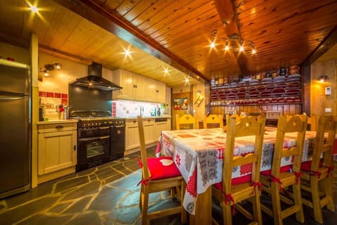 Chilly Powder - Hôtel au Coin du Feu, In-room dining