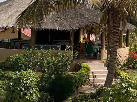 Hotel & Campement du Lac Rose, Garden