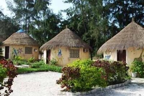 Hotel & Campement du Lac Rose