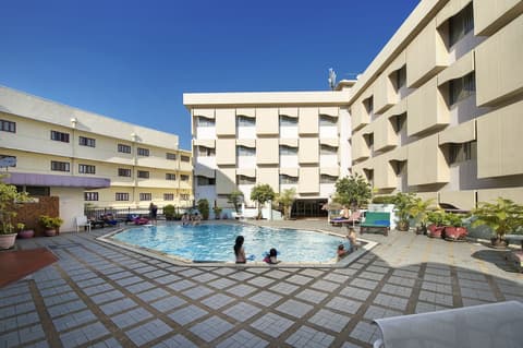 Royal Rattanakosin Hotel, Outdoor pool