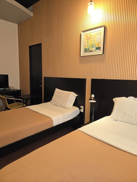 First Pacific Inn, Room