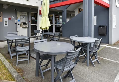 B&B HOTEL Toulouse Cité de l'Espace Mouchotte, Terrace/patio
