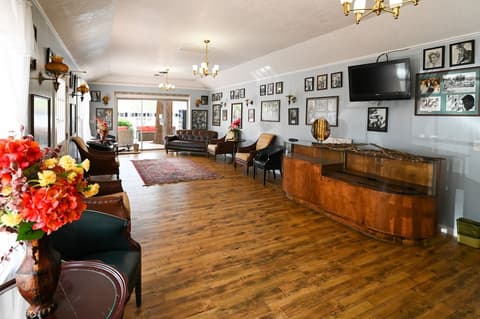 Parry Lodge