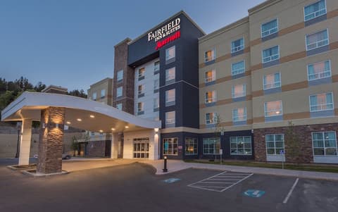 Fairfield Inn and Suites by Marriott Kamloops, Exterior