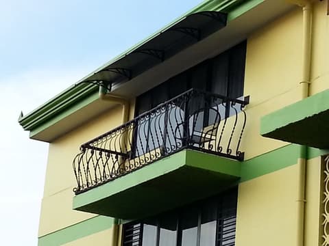 Hotel La Guaria Inn & Suites