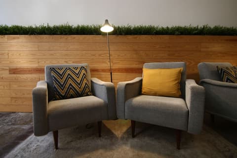 The 8 Downtown Suites, Lobby sitting area