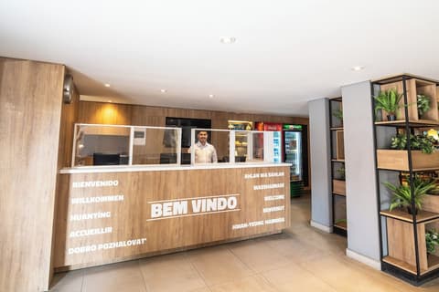 Uniclass Hotel Lapa, Reception