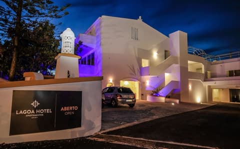 Lagoa Hotel, Property entrance