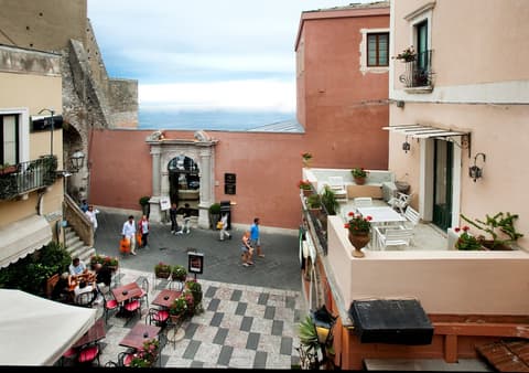 Porta Di Mezzo Luxury suites and rooms