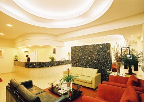 Eston Hotel