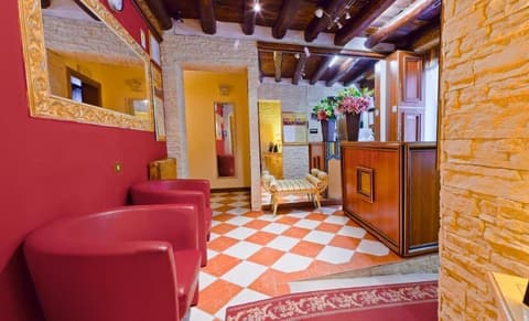 HOTEL HENRY