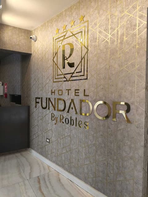Hotel Fundador By Robles, Reception