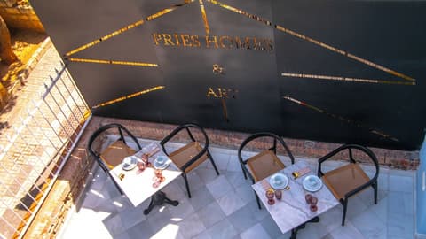 Pries Homes - La casa azul