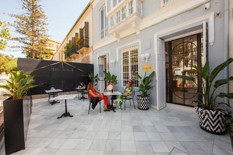 Pries Homes - La casa azul, Exterior