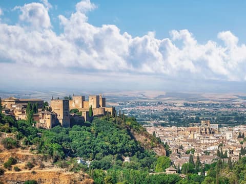 Apartamentos Puerta Elvira Suites 3000