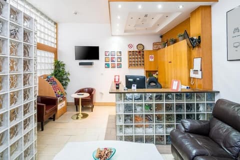 Abbey Hotel Shepherd's Bush, Reception