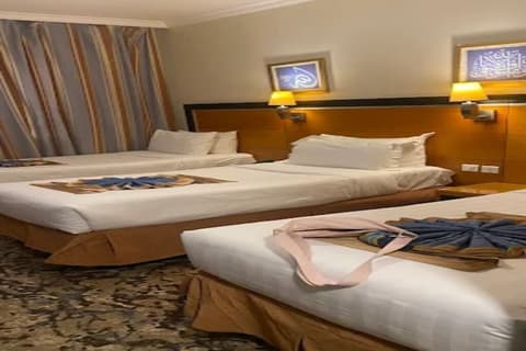 Durrat Al Eiman, Room