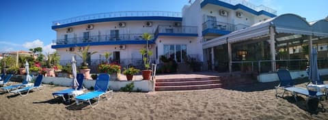 Artemis Hotel