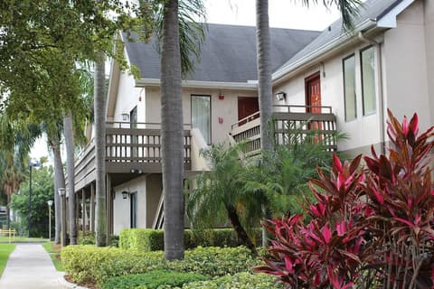 Doral Suites
