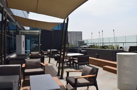 Downtown Rotana, Restaurant
