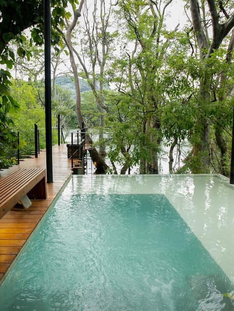 Kalundewa Retreat, Room