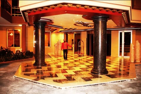 Beatrice Hotel, Lobby