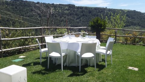 Hotel Antico Convento dei Cappuccini, Outdoor dining