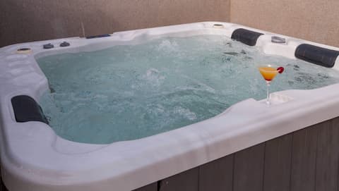 Riad Shanima & Spa, Outdoor spa tub