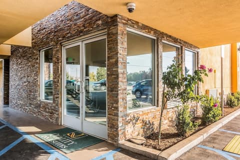 Quality Inn & Suites near Downtown Bakersfield