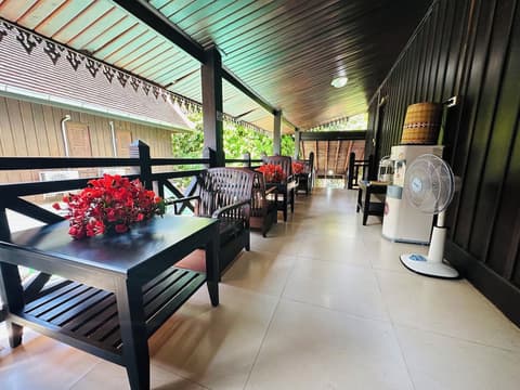 Thatsaphone Hotel, Reception