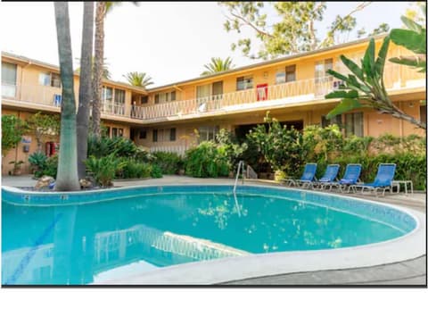 Cal Mar Hotel Suites