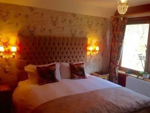 Highland Bear Lodge & Luxury Bear Huts