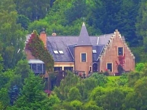 Highland Bear Lodge & Luxury Bear Huts