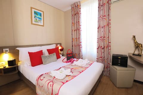 BRIT HOTEL Confort Le Revest Sainte Maxime, Room