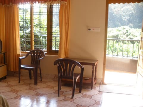 Jungle Palace Homestay