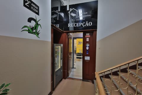 Pensão Praça da Figueira, Interior entrance