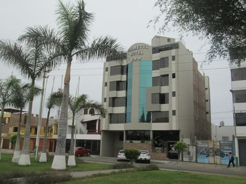 Palmetto Hotel Business La Perla, Front of property
