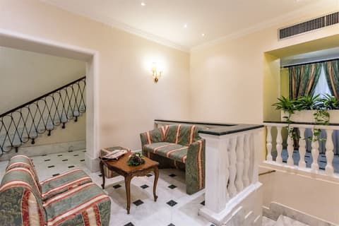 Raeli Hotel Floridia, Lobby sitting area