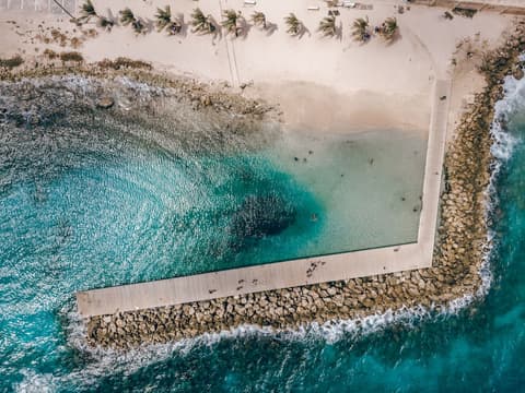 Majestic City Suites & Beach Hotel