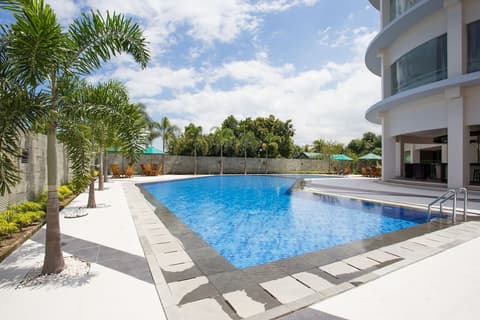 Golden Palace Hotel Lombok, Outdoor pool
