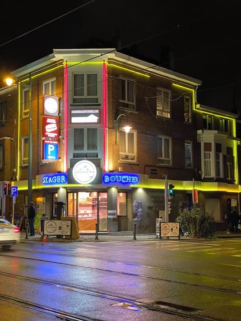 J and R Brussels City Apartment, Room