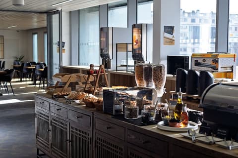 Lodge In MIS, Breakfast buffet