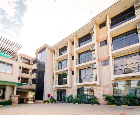 Marie's Royale Hotel, Property grounds