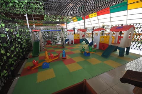 2000 HOTEL Downtown Kigali