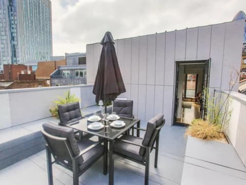 Room Home Stay, Miscellaneous