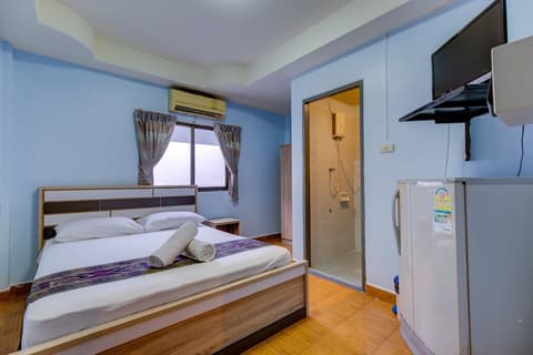 I-Rovers Sports Bar & Guesthouse