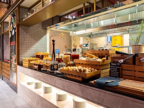 ibis One Central Hotel