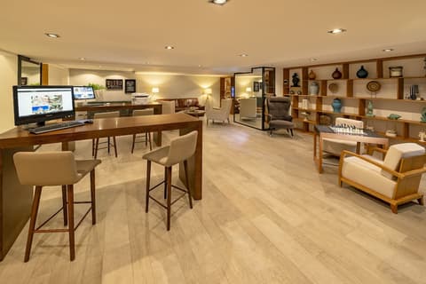 Catalonia Santo Domingo, Reception