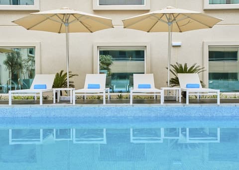 Hilton Garden Inn Dubai, Mall Avenue, Pool